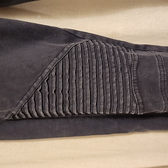 Girls moto-style black jeggings with zipper ankles, size large. - Picture 3 of 5